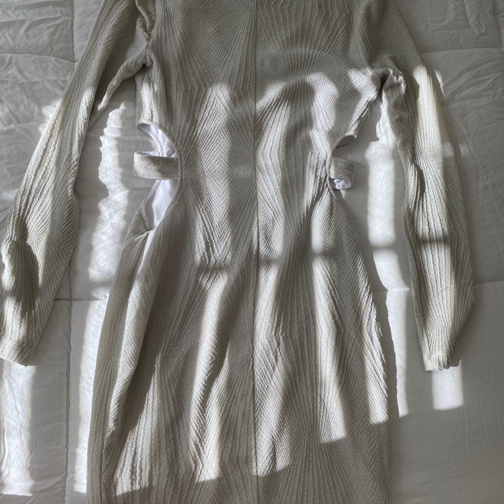 WHITE CUTOUT DRESS - Picture 6 of 6